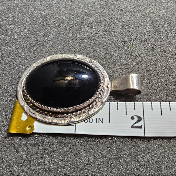 Artisan Signed HB Sterling Silver And Onyx Navajo Oval Saw Tooth Bezel Pendant - Picture 7 of 8